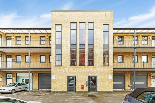 Trumpers Way, Hanwell, London, W7