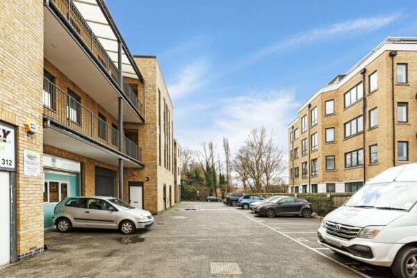 Trumpers Way, Hanwell, London, W7